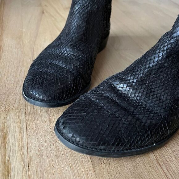 Stuart Weitzman‎ black snake skin flat chelsea boot zip side 7.5M made in spain - Picture 3 of 13